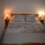 Chez Augustin فندق مبيت وإفطار لاكانو